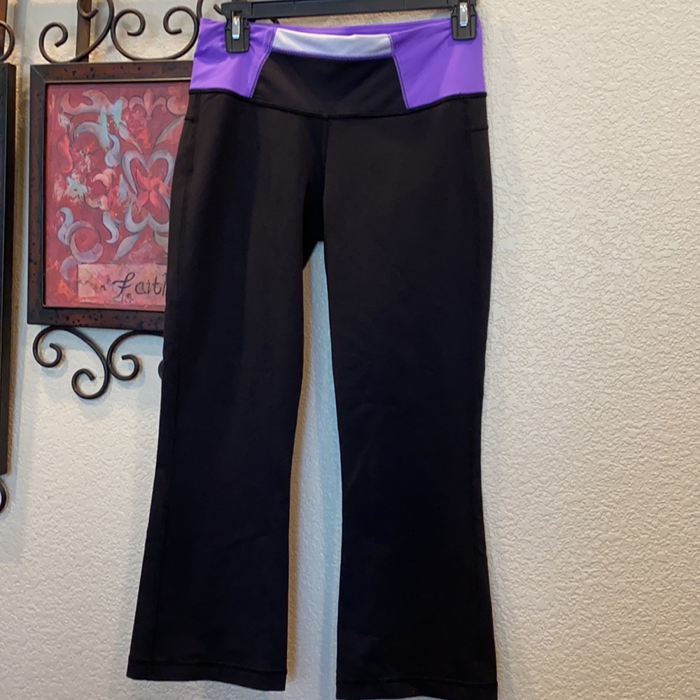 🍋LuLuLemon Black & purple crop&flare fitness pant